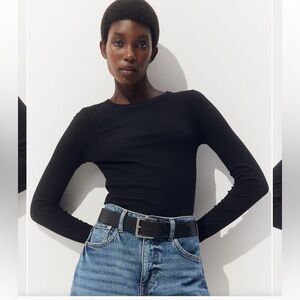 H&M Divided long sleeve size Medium black ribbed knit top. {297}